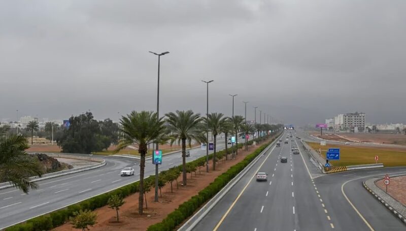 “الأرصاد”: أمطار رعدية وسيول مصحوبة بزخات برد ورياح على عدة مناطق