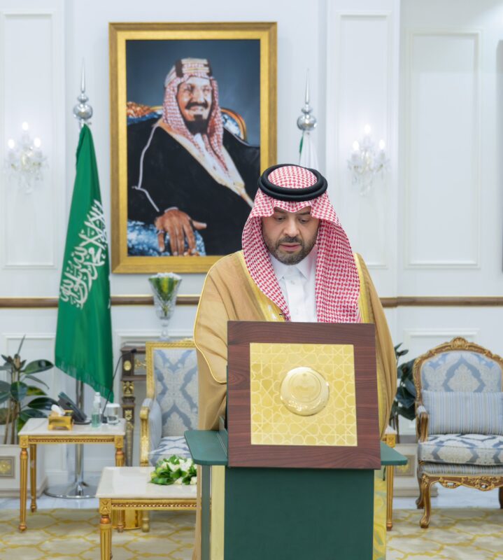 أمير الحدود الشمالية يشهد توقيع اتفاقيات لتعزيز التنمية البيئية والمجتمعية ويدشّن الدورات التأسيسية للأئمة والمؤذنين