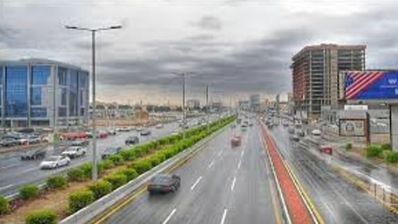 طقس الإثنين.. سحب رعدية ممطرة مصحوبة برياح نشطة على عدة مناطق
