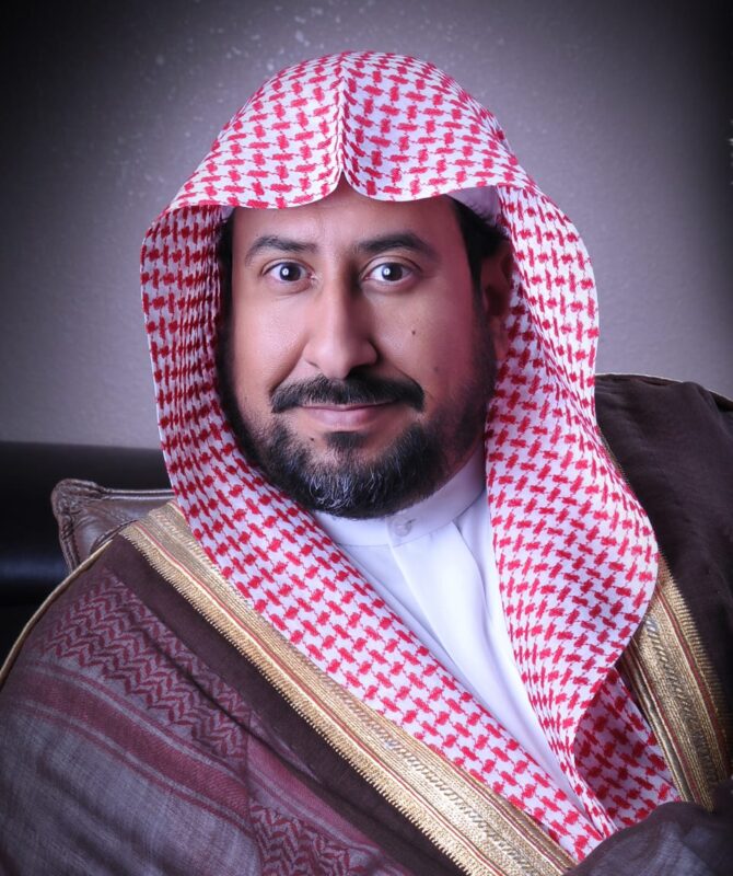 الدكتور هايل عبدالله الدغماني يتلقى التهاني بمناسبة حصول ابنته على الدكتوراه