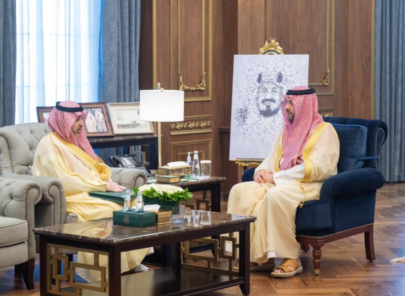 أمير الحدود الشمالية يطّلع على مؤشرات أداء الأمانة ومشاريعها الجاري تنفيذها
