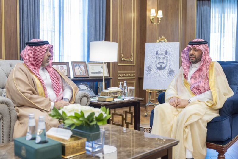 أمير الحدود الشمالية يستقبل مدير “صحة الحدود الشمالية”