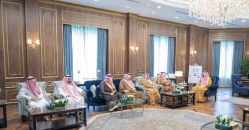 أمير الحدود الشمالية يستقبل السفير الإندونيسي لدى المملكة