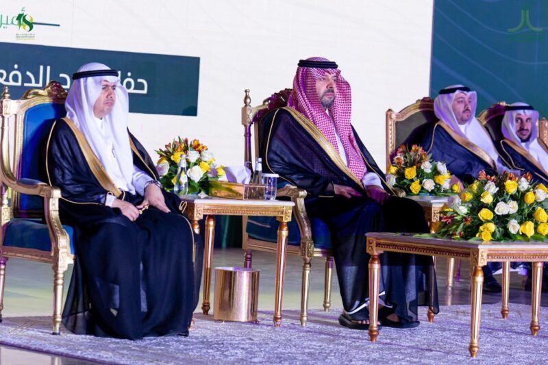 أمير منطقة الحدود الشمالية يرعى حفل تخرج الدفعة الثامنة عشرة من طلاب وطالبات جامعة الحدود الشمالية