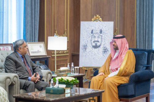 أمير منطقة الحدود الشمالية يرعى حفل تخرج الدفعة الثامنة عشرة من طلاب وطالبات جامعة الحدود الشمالية