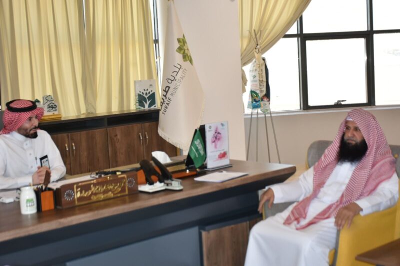 بالصور.. رئيس بلدية طريف يلتقي رئيس مجلس إدارة جمعية تكريم لإكرام الموتى والعناية بالمقابر