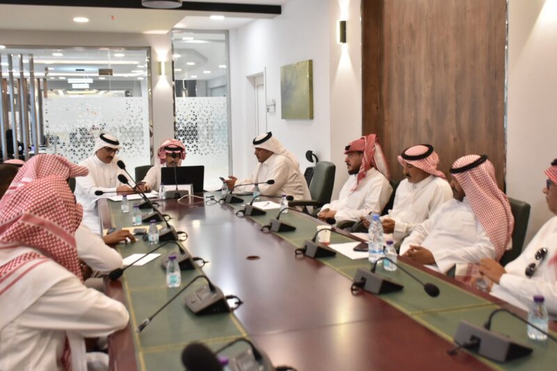 بالصور .. لجنة فتح عطاءات منافسات ‎بلدية طريف الاستثمارية تعقد إجراءاتها للمواقع الاستثمارية المطروحة مؤخراً