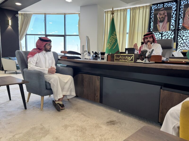 بالصور.. رئيس بلدية طريف يلتقي مشرف التدريب الميداني بفرع الجامعة بالمحافظة
