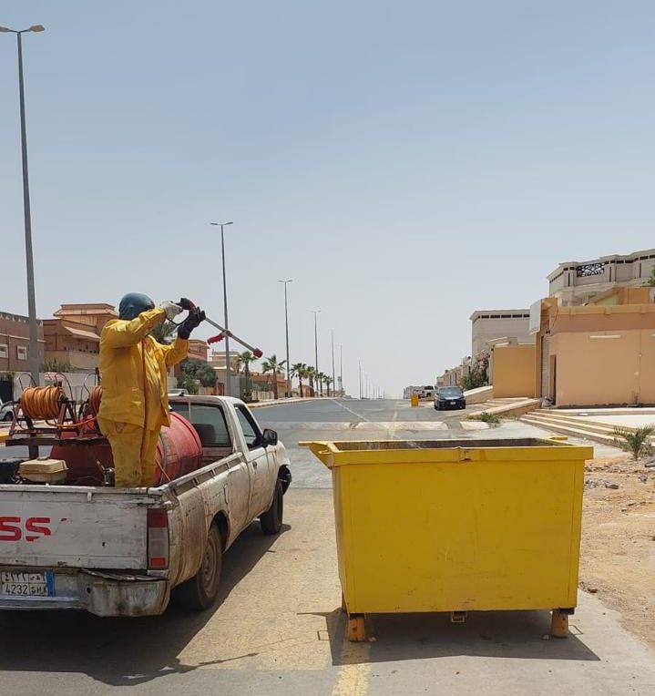 بالصور.. بلدية طريف تكثف أعمال الإصحاح البيئي وصيانة الإنارة وتهيئة الحدائق