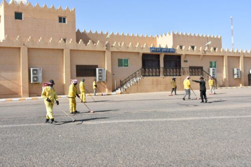 بالصور.. بلدية طريف تكثف أعمال الإصحاح البيئي وصيانة الإنارة وتهيئة الحدائق
