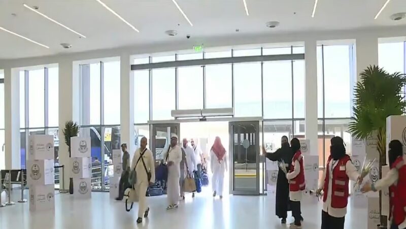 وصول طلائع الحجاج الإيرانيين إلى مطار عرعر تمهيدًا لمغادرتهم عبر منفذ جديدة عرعر