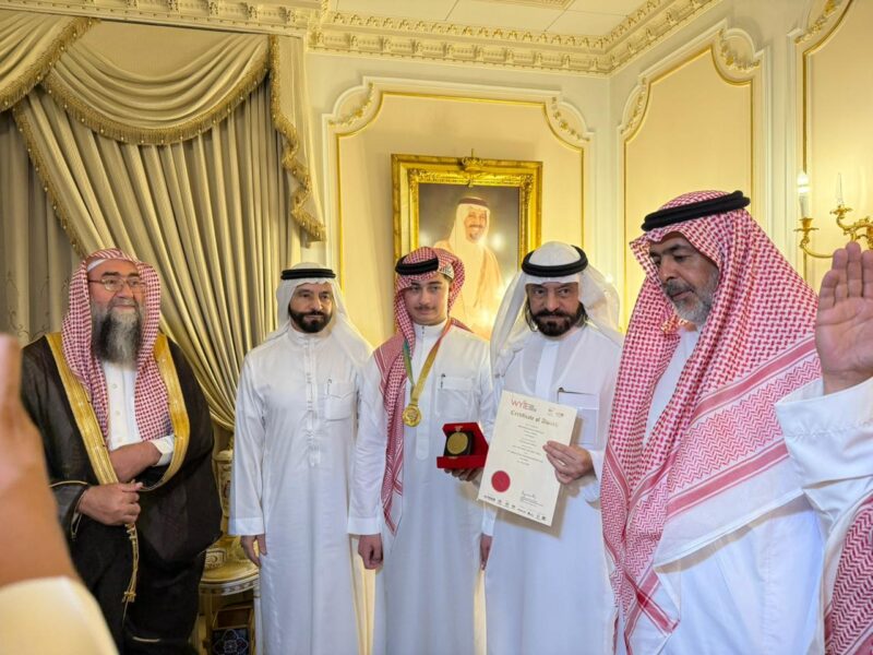 بالفيديو والصور .. تكريم الأمير نايف الشعلان والأمير سعود الشعلان للمبتكر عبدالكريم عماد المحمد
