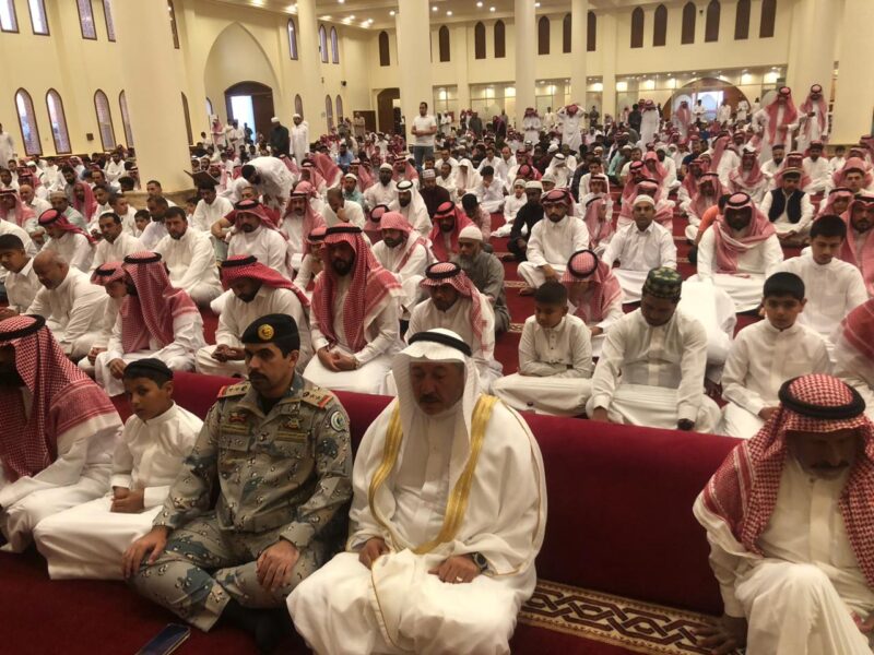بالصور.. القائم بأعمال محافظ طريف يؤدي صلاة عيد الأضحى