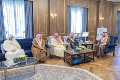 بالصور.. رئيس بلدية طريف يلتقي رئيس مجلس إدارة جمعية تكريم لإكرام الموتى والعناية بالمقابر