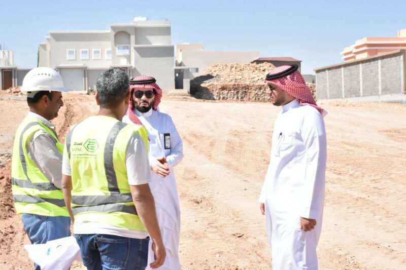 بالصور.. رئيس بلدية طريف يتابع ميدانياً أعمال الصيانة وتحسين جودة الطرق في عدد من أحياء المحافظة