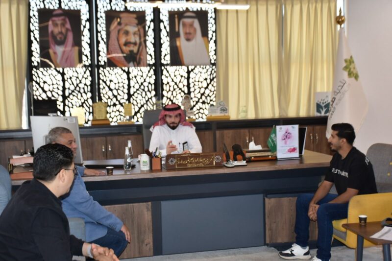 بالصور.. رئيس بلدية طريف يلتقي فريق مشروع تشغيل وصيانة نظم المعلومات الجغرافية