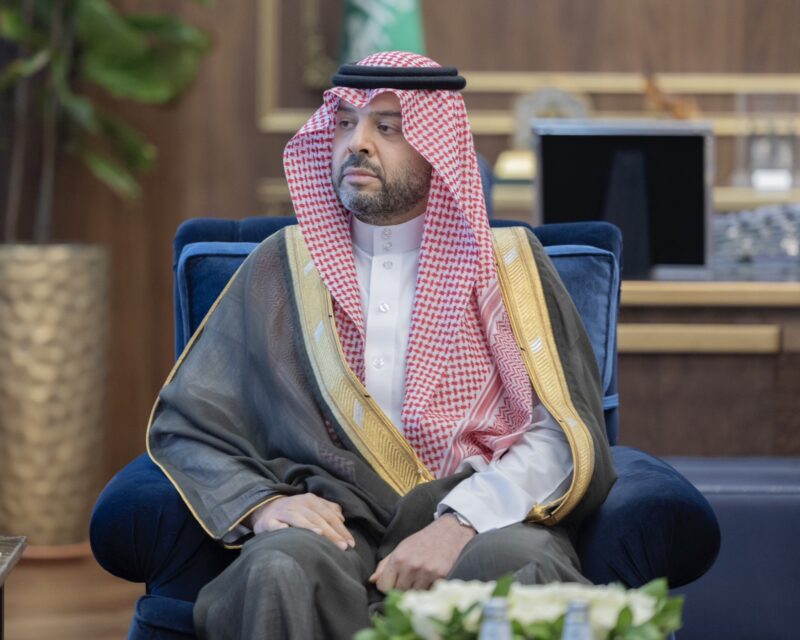 أمير الحدود الشمالية يستقبل قائد قوة أمن المنشآت المعيَّن حديثًا