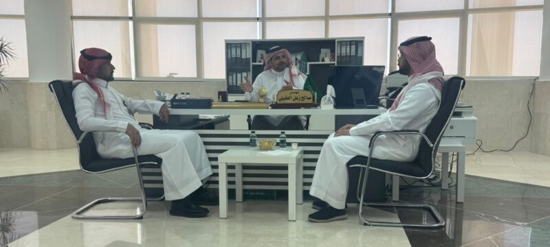 بالصور.. نائب رئيس بلدية طريف يستقبل فريق محمية الملك سلمان لمناقشة الوضع البيئي للمردم