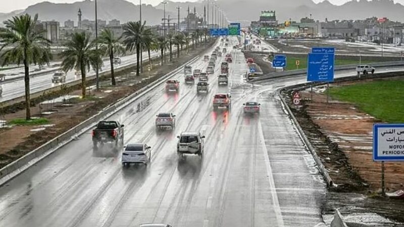 طقس المملكة الأربعاء.. أمطار رعدية متوسطة إلى غزيرة ورياح نشطة على عدة مناطق