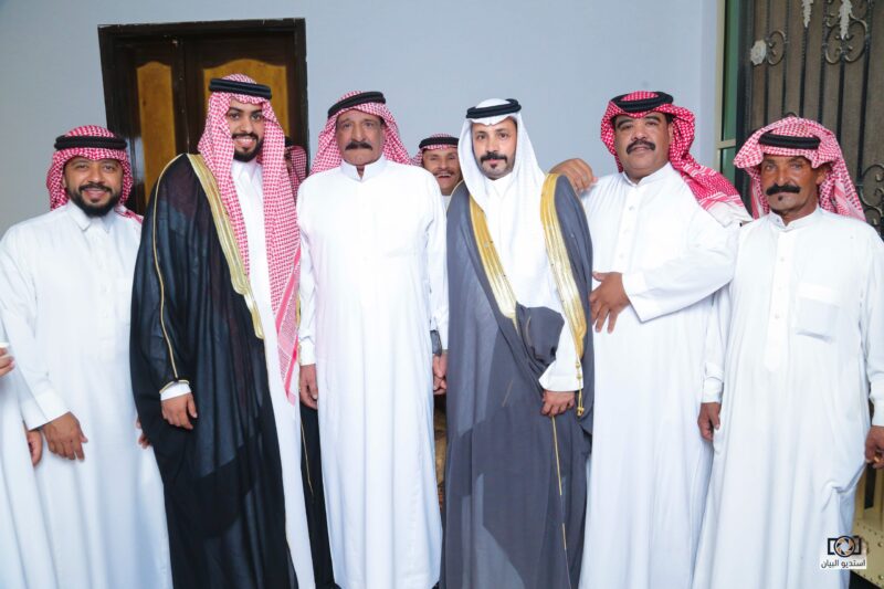 بالصور.. الأستاذ خميس حمد الجملاني يحتفل بزواج ابنه “تركي”