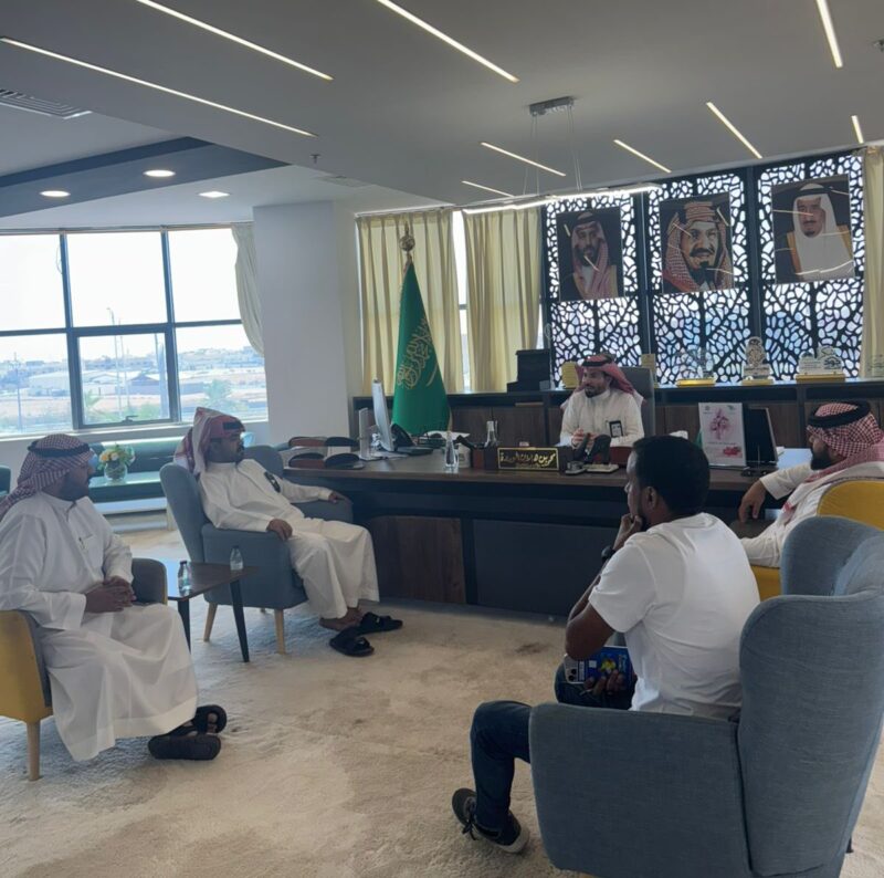 “الوردة” يعقد اجتماع مع القسم الزراعي ببلدية طريف ومندوبي شركة الرفادة