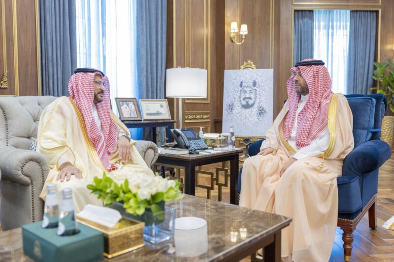 أمير الحدود الشمالية يطّلع على تقرير الاستدامة لفرع الاتصالات 2024