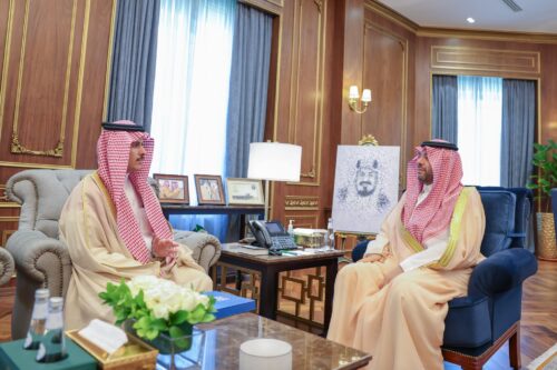 أمير الحدود الشمالية يطّلع على تقرير الاستدامة لفرع الاتصالات 2024