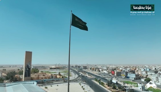 بالفيديو.. راية المملكة تزين سماء طريف على سارية بارتفاع 62 متراً احتفاءً باليوم الوطني 95