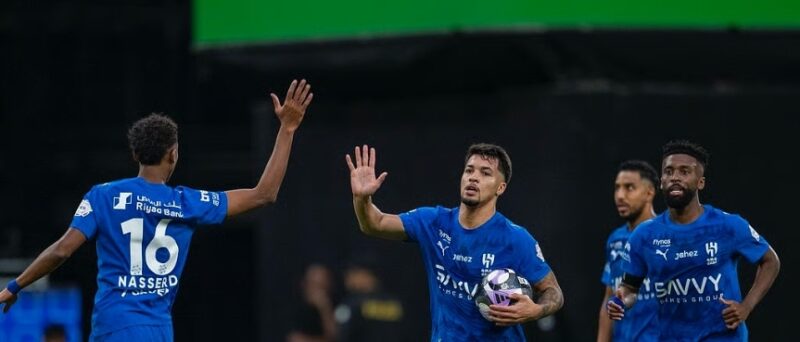 الهلال “يتنفس” بثلاثية الأخدود.. ويقتحم مربع الكبار