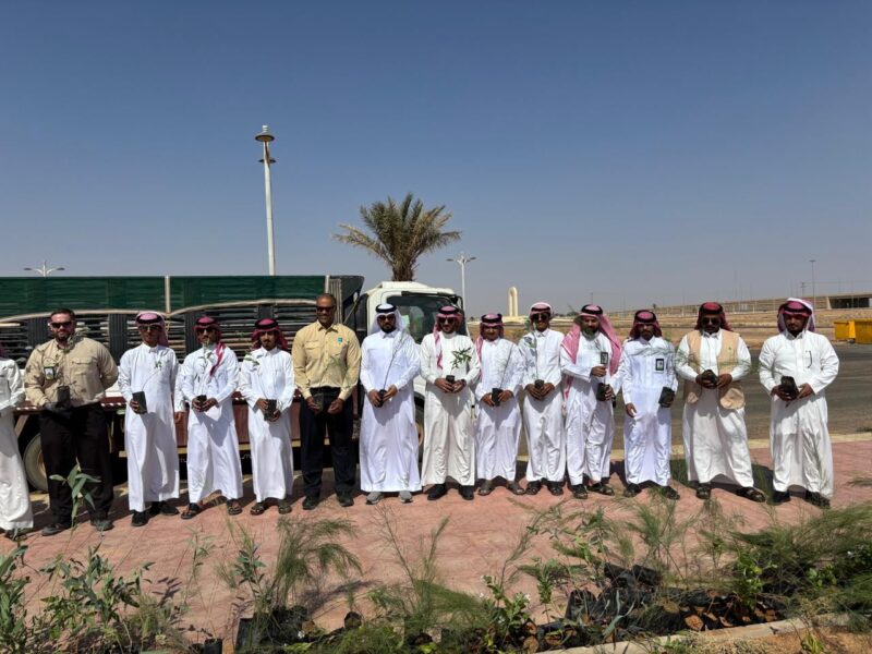مكتب وزارة البيئة والمياه والزراعة بطريف يشارك بتشجير جامعة الحدود الشمالية بطريف
