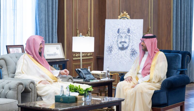 أمير الحدود الشمالية يستقبل رئيس محكمة الاستئناف بالمنطقة