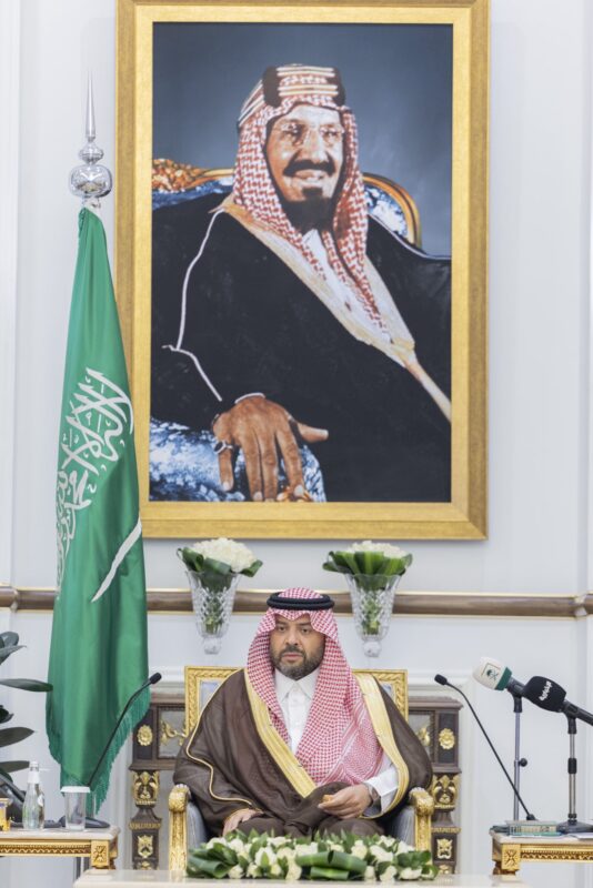أمير الحدود الشمالية يُكرِّم الفائزين في مسابقة التحديات الرقمية