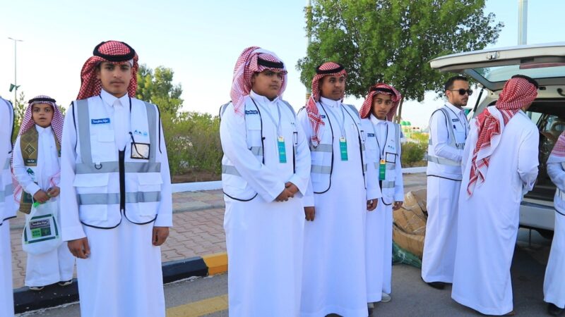 بالصور .. المتطوعون والمتطوعات بطريف يشاركون في تنظيم فعاليات ‎اليوم الوطني 95