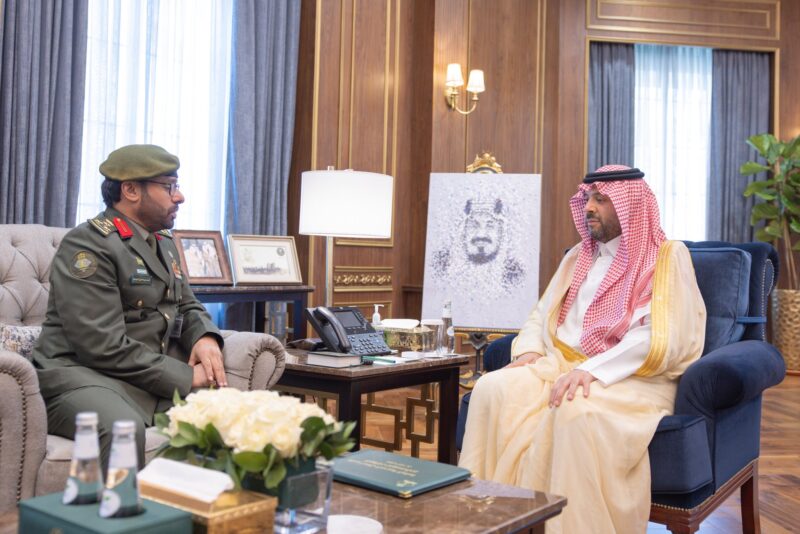 أمير الحدود الشمالية يتسلّم التقرير السنوي لجوازات المنطقة عن موسم حج 1446