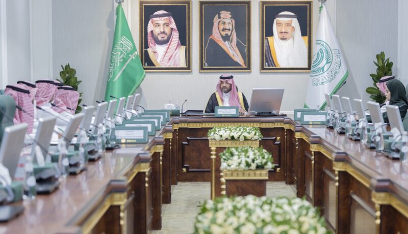 الأمير فيصل بن خالد بن سلطان يطّلع على مشروع تطوير قصر الملك عبدالعزيز بلينة