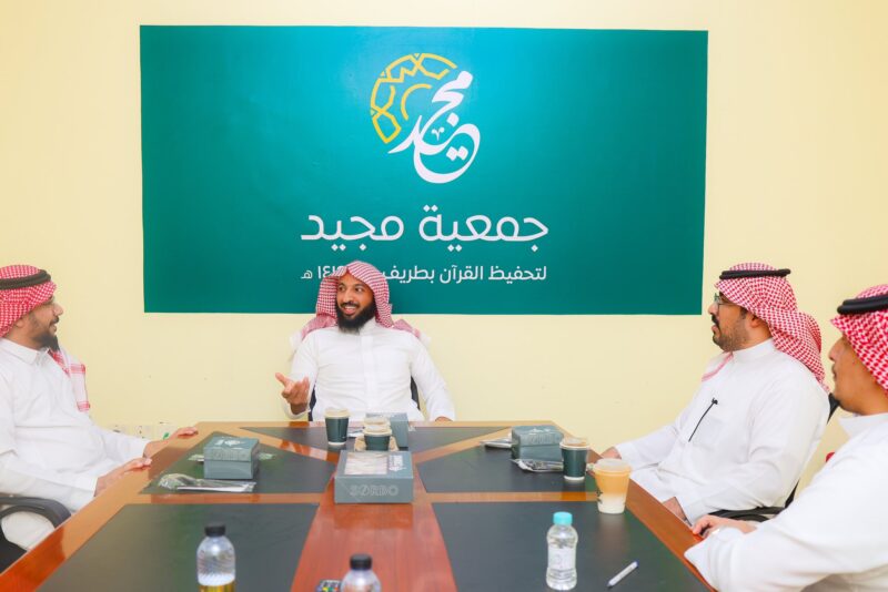 بالصور .. جمعية مجيد لتحفيظ القرآن بطريف تعقد اجتماعها الدوري برعاية “كافيه سوربو”