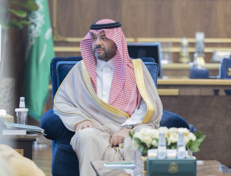الأمير فيصل بن خالد بن سلطان يطّلع على أهم مبادرات وخطط جامعة الحدود الشمالية للعام الدراسي 1447