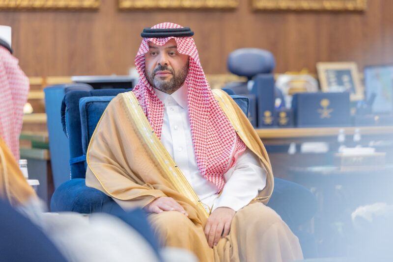 أمير منطقة الحدود الشمالية يطّلع على التقرير السنوي لنادي وزارة الداخلية