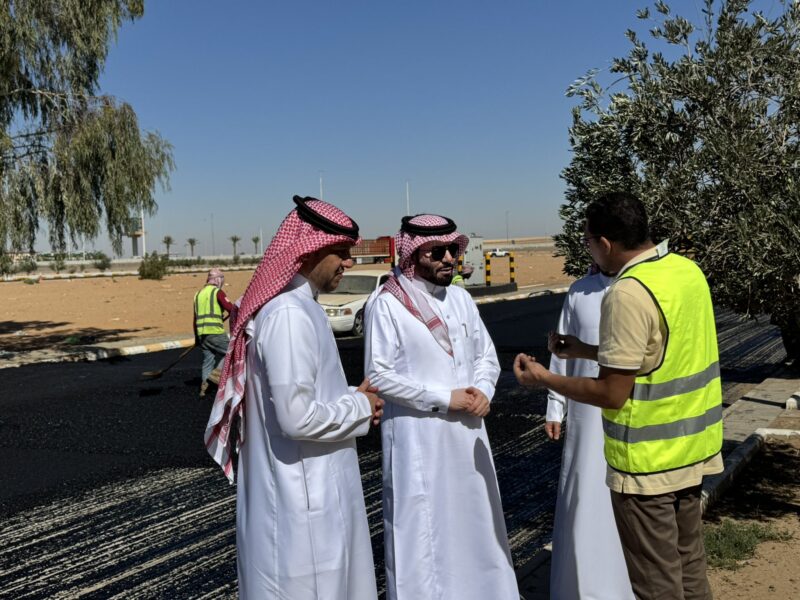 بالصور.. رئيس بلدية طريف يتفقد عددًا من مشاريع الطرق ومرافق التصريف ضمن جهود تحسين جودة الحياة