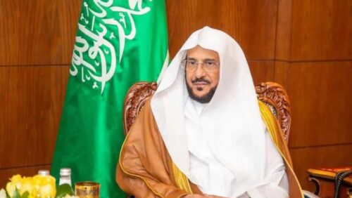 بالفيديو والصور .. مدارس الوعد النموذجية توزع مذكرات القدرات العامه على طلاب المرحله الثانوية