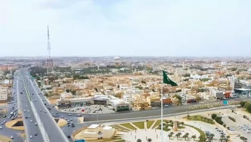 الأرصاد عن طقس الجمعة: أمطار رعدية ورياح نشطة على عدة مناطق