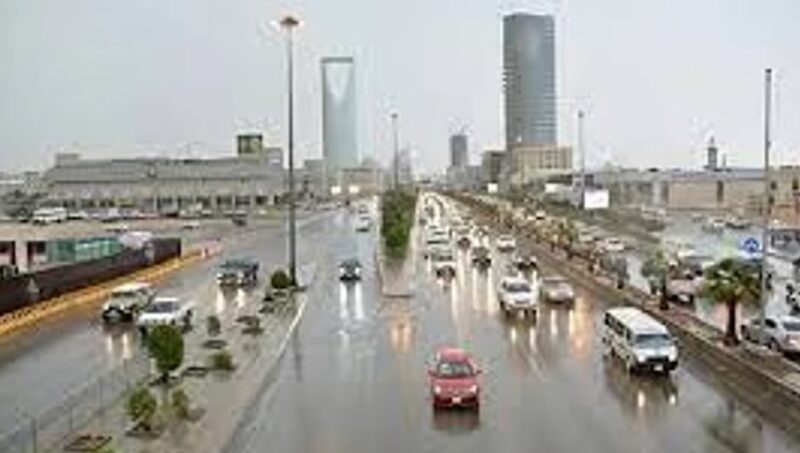 طقس الإثنين.. أمطار رعدية وسيول مصحوبة بزخات من البرد ورياح على عدة مناطق