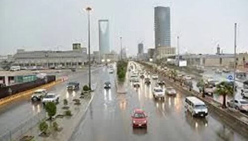 «المرور» ينبه لضرورة ترك مسافة آمنة بين المركبات أثناء القيادة