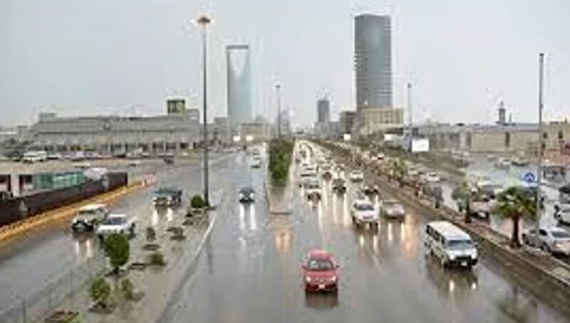 طقس الإثنين.. أمطار رعدية مصحوبة بزخات من البرد ورياح نشطة على عدة مناطق