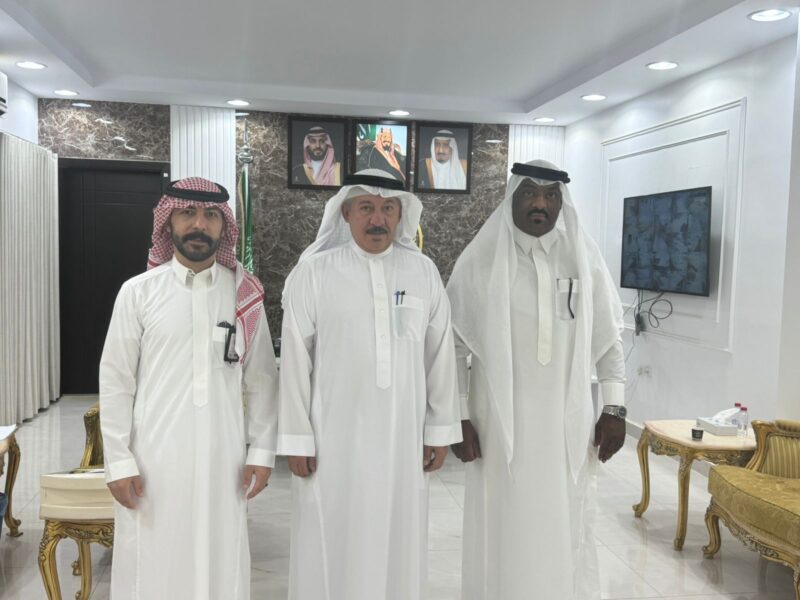 القائم بأعمال محافظ طريف يهنئ مدير مكتب وزارة البيئة المعين حديثا ويبحث أبرز الموضوعات التنموية بالمحافظة
