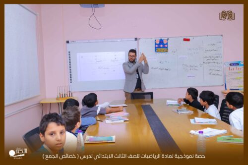 بالفيديو والصور .. مدارس الوعد النموذجية توزع مذكرات القدرات العامه على طلاب المرحله الثانوية