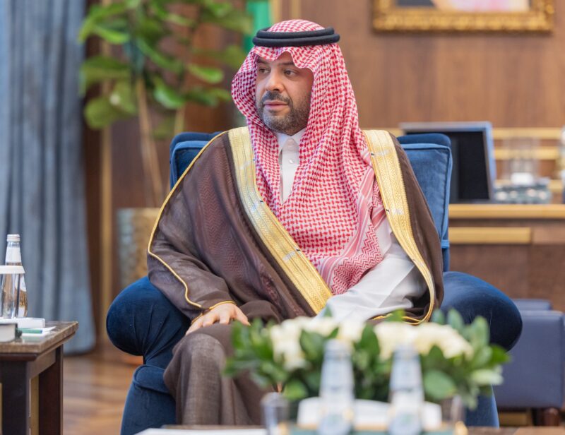 أمير الحدود الشمالية يتسلّم التقرير السنوي لفرع الرئاسة العامة للبحوث العلمية والإفتاء