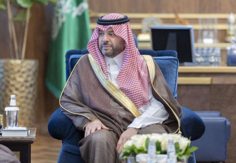 أمير منطقة الحدود الشمالية يستقبل رئيس وأعضاء نادي المسؤولية الاجتماعية أمير منطقة الحدود الشمالية يستقبل رئيس وأعضاء نادي المسؤولية الاجتماعية