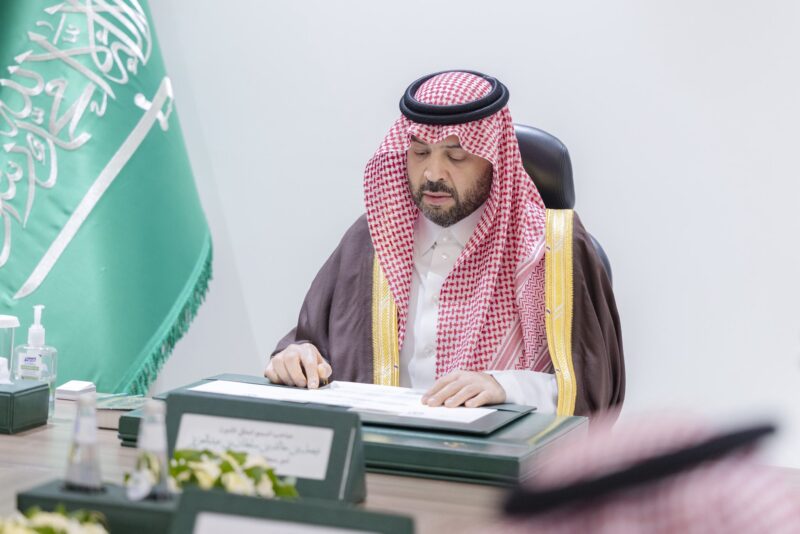 أمير الحدود الشمالية يرأس الاجتماع الدوري الأول للوكلاء والمحافظين لعام 1447