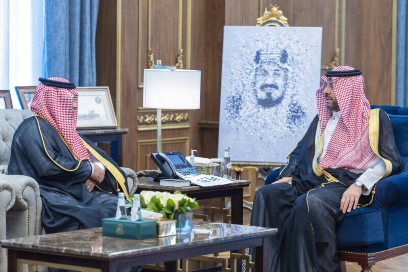 أمير الحدود الشمالية يطّلع على الخطة التشغيلية للربع الثالث لمطار عرعر الدولي